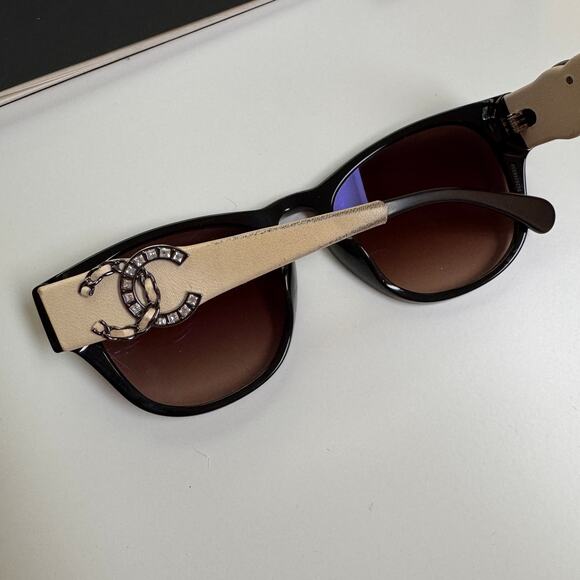 CHANEL 5455QA C501 S5 Sunglasses Cream Leather CC Interlocking Chain Black USED